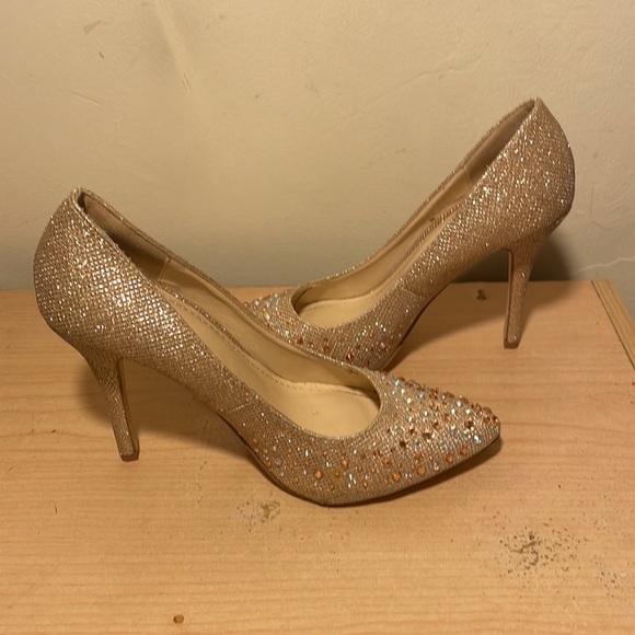 EUC Charlotte Russe shimmering heels w/ blue & pink rhinestones Size 7 - Picture 2 of 5